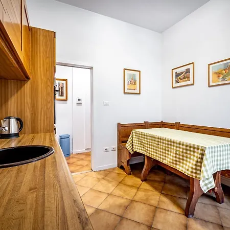 Yid Comfortable With Lift Apartman *