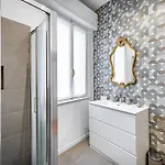 Yid Comfortable With Lift Appartamento