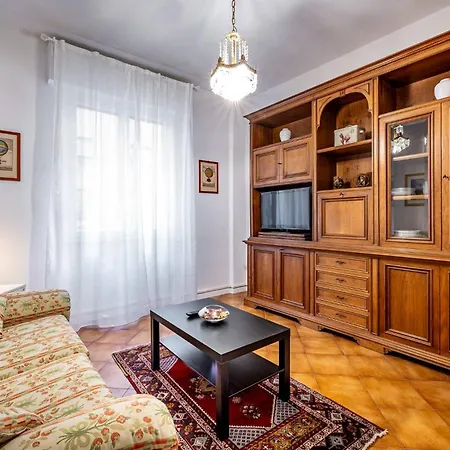 Yid Comfortable With Lift Apartman *